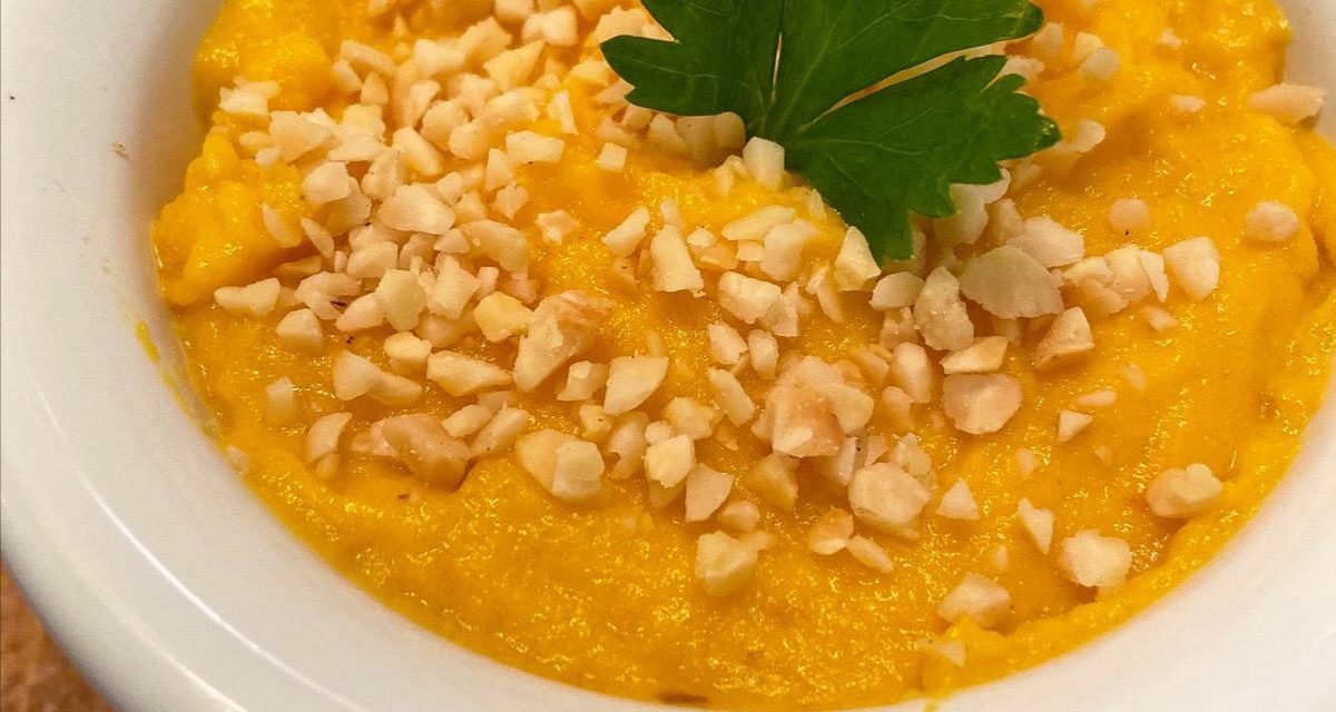 CREMA DI CAROTE CON MANDORLE TOSTATE