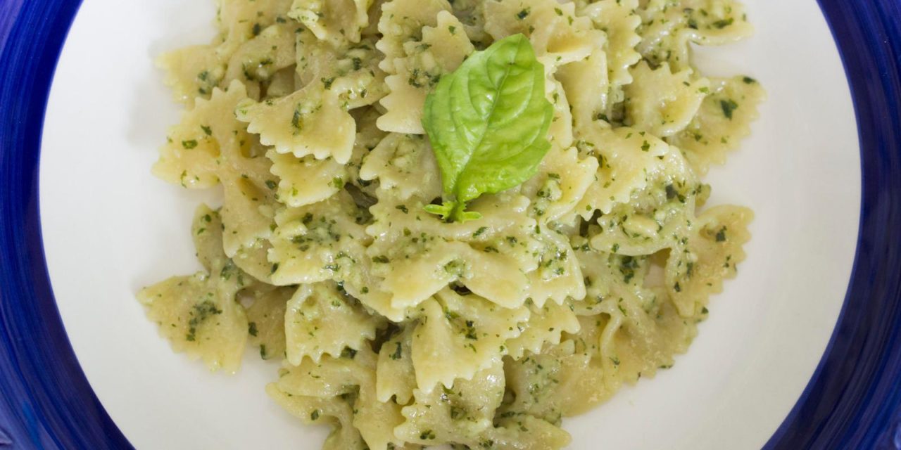 FARFALLE AL PESTO DI MANDORLE E BASILICO