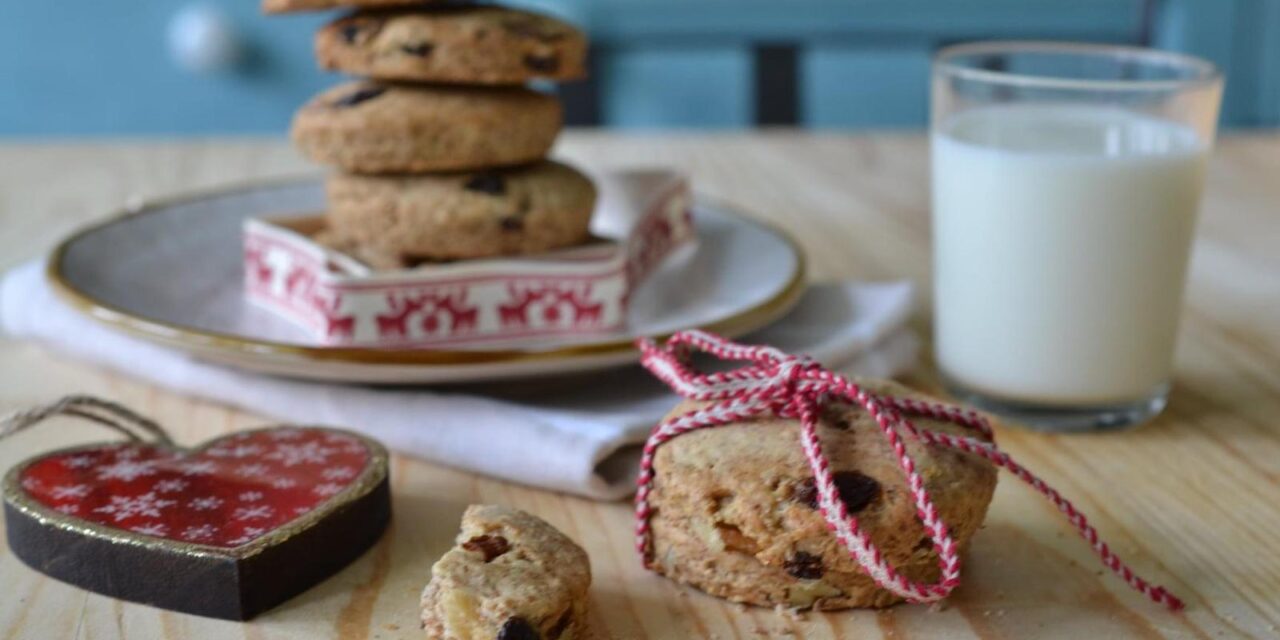 BISCOTTI INTEGRALI CON NOCI E UVETTA