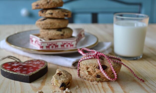 BISCOTTI INTEGRALI CON NOCI E UVETTA